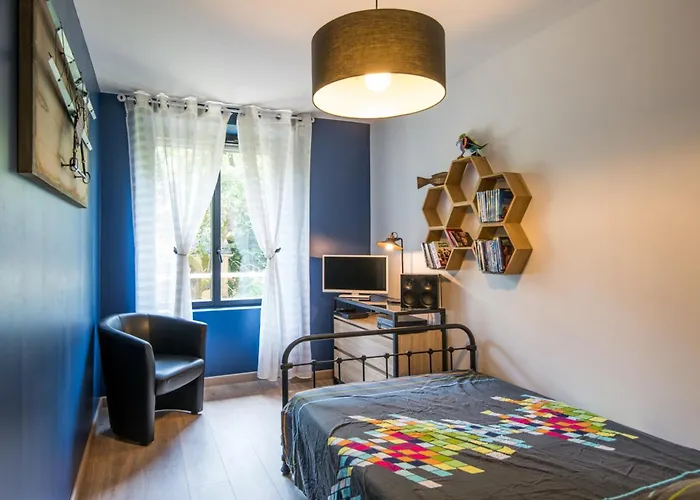 La Ruthenoise - Elegance, Clim, Parking & Jardin 度假居