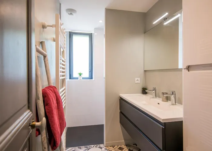 度假居 La Ruthenoise - Elegance, Clim, Parking & Jardin 罗德兹